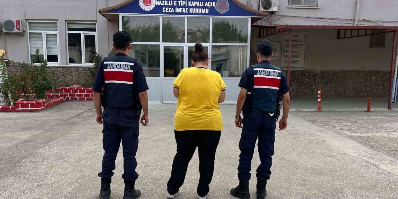 Aranan şahıslar jandarmadan kaçamadı