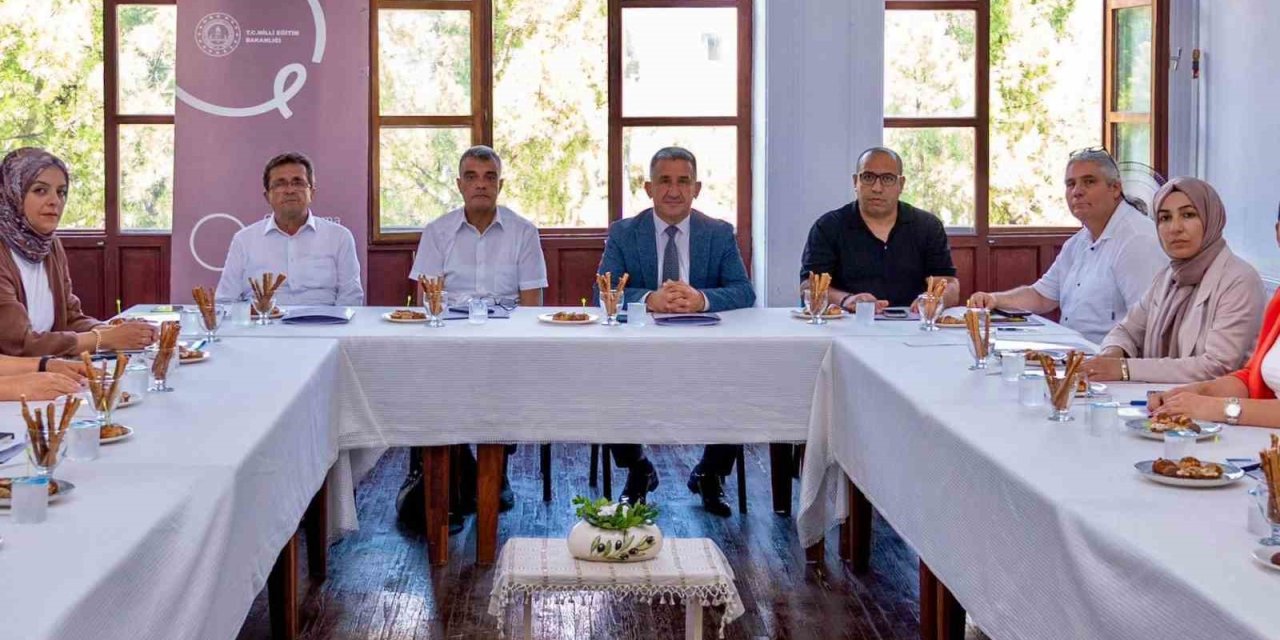 Menteşe’de hayat boyu öğrenme komisyonu toplantısı gerçekleştirildi