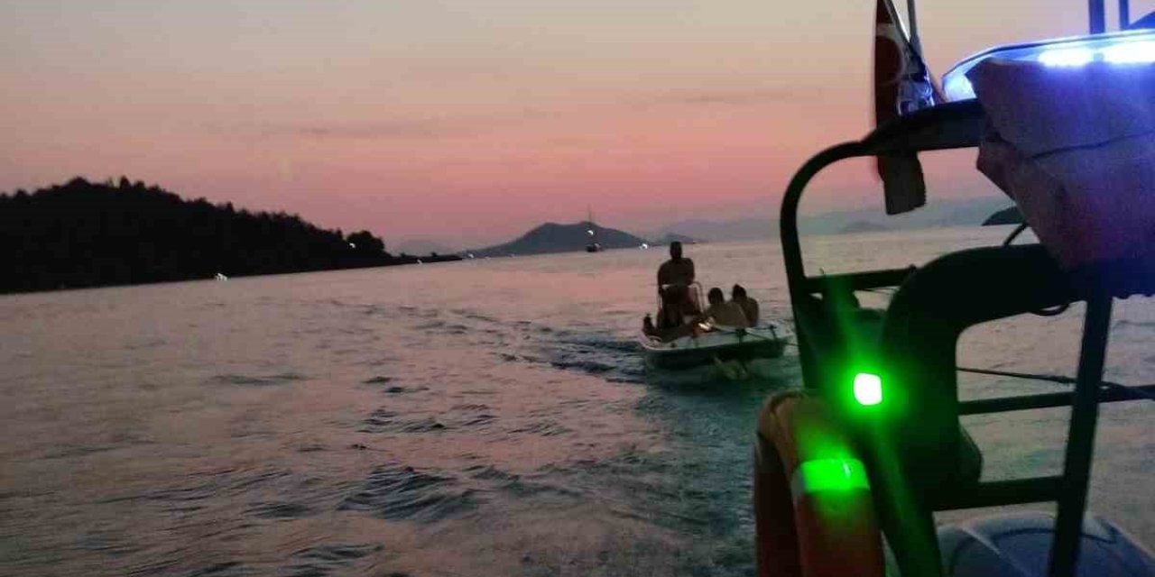 Makine arızası nedeniyle sürüklenen tekne kurtarıldı