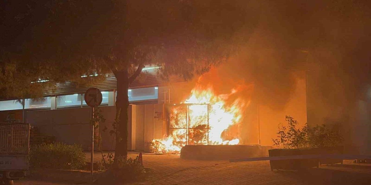 Menteşe’de yangın paniği: Çöp kutusu alev aldı