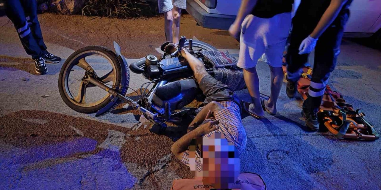 Kazadan sonra ayağı pedala sıkışan motosiklet sürücüsü böyle kurtarıldı