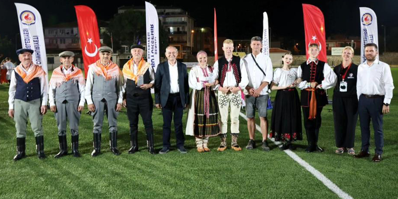 Dünyanın renkleri Tavas’ta buluştu
