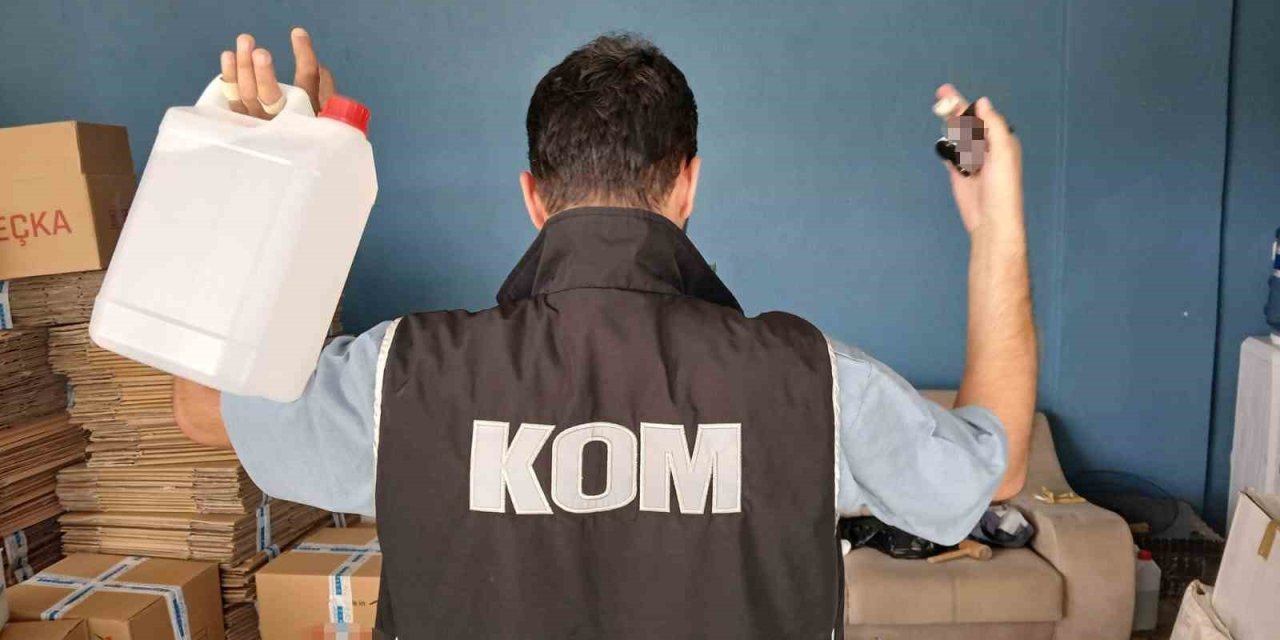 İzmir’de depoda ele geçirilen 5 ton sahte alkole 1 tutuklama