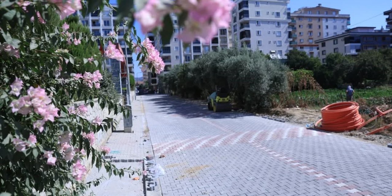 İncirliova’da yol ve parke taşı çalışmaları sürüyor
