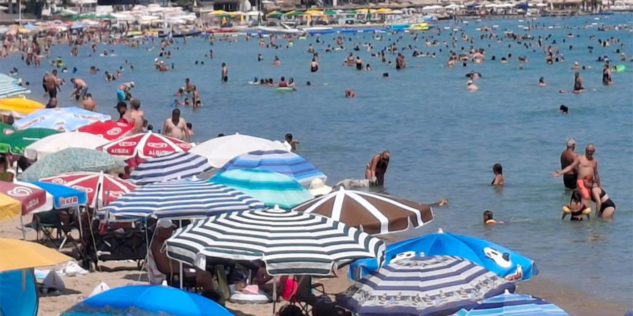 Sıcak hava bunaltıyor, plajlar dolup taşıyor