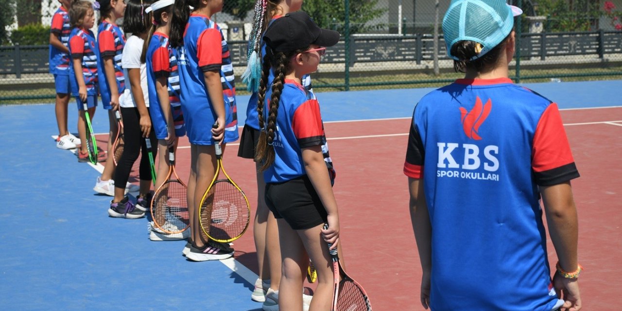 Kuşadası Belediyesi’nden geleceğin sporcularına ücretsiz eğitim desteği