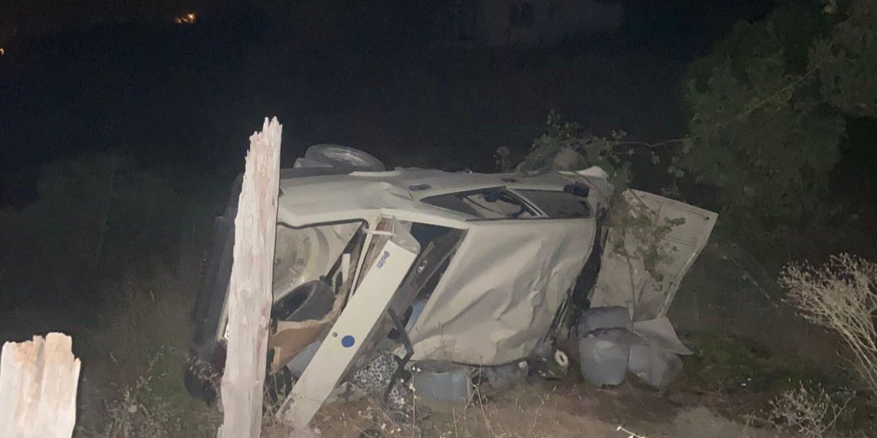 Şarampole yuvarlanan araçtaki 3 kişi yaralandı