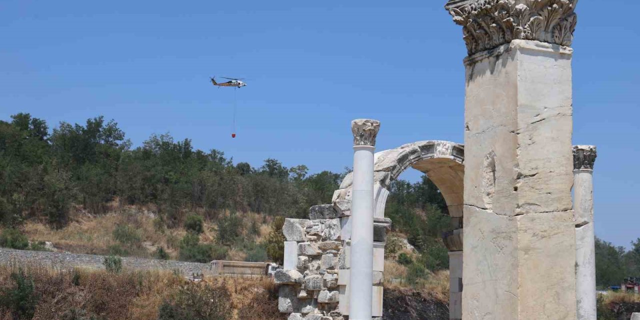Muğla Stratonikia Antik Kenti’ni etkileyen zirai alan yangını kontrol altına alındı