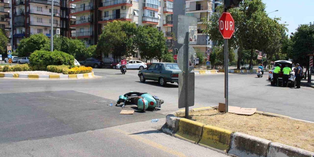 Otomobille çarpışan motosikletteki iki kişi yaralandı