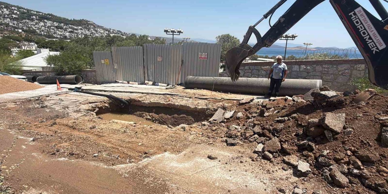 İsale hattı yine patladı