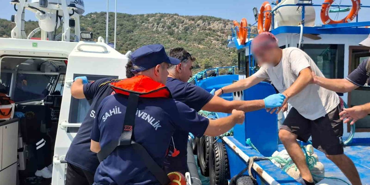 Balıkçı teknesinde rahatsızlanan vatandaşa tıbbi tahliye