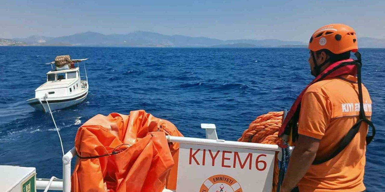 Akyarlar açıklarında sürüklenen tekne kurtarıldı