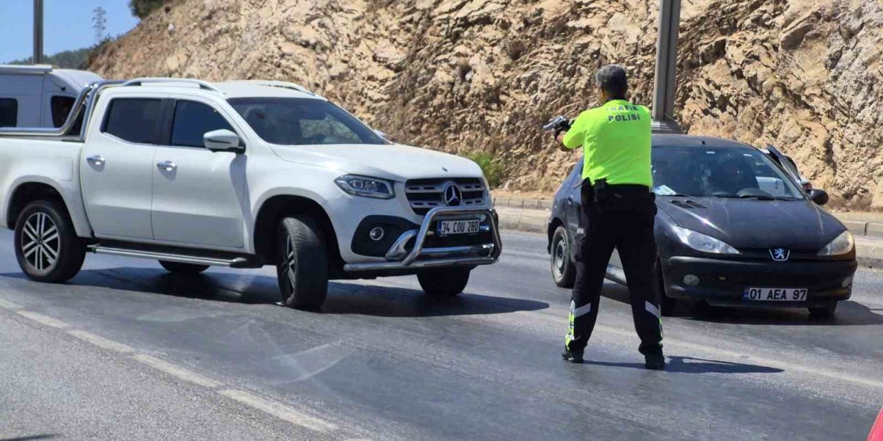 Dilan Çıtak, polisin üzerine araba sürdü