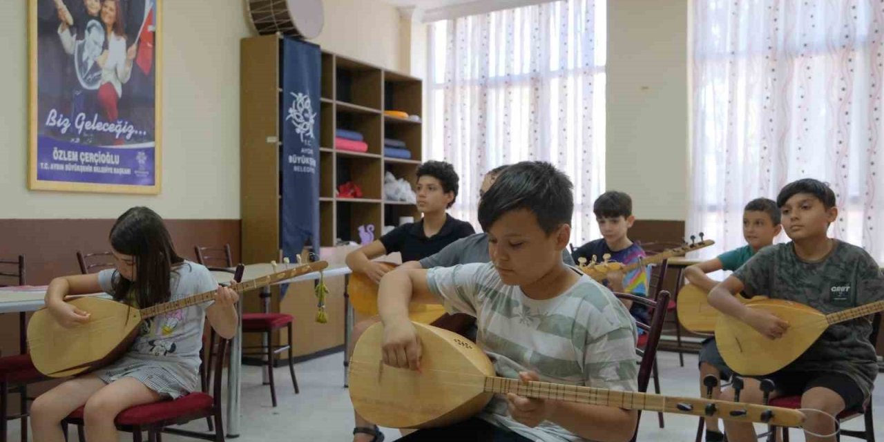 Başkan Çerçioğlu’ndan gençlere kültürel destek