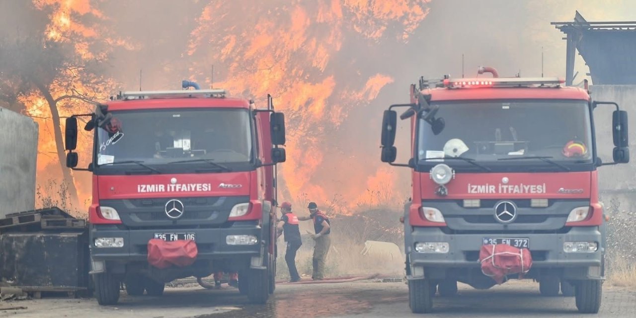 Bornova’da orman yangınını söndürme çalışmaları devam ediyor