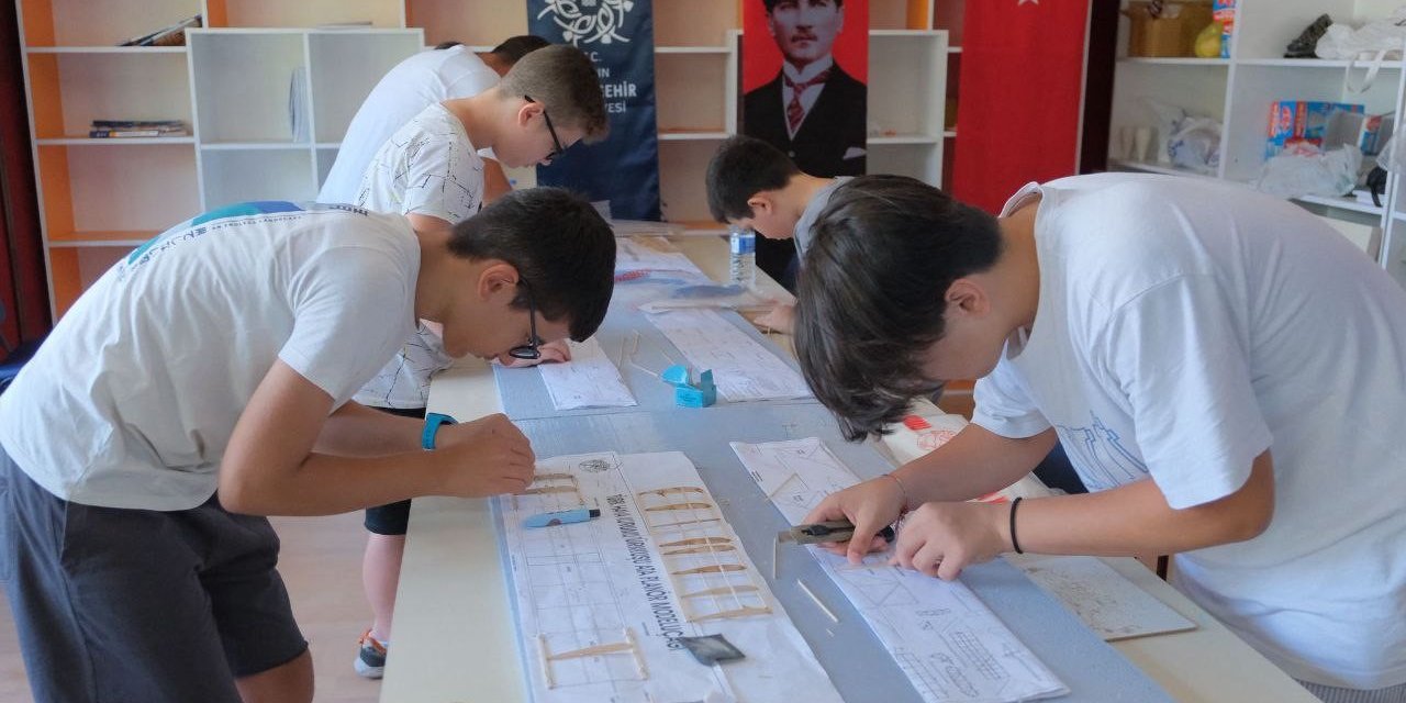 Aydın Büyükşehir Belediyesi’nin model uçak kursları başladı