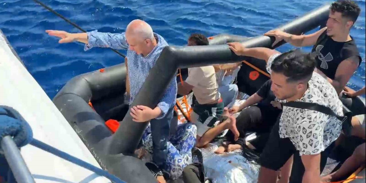 Bodrum açıklarında 13 düzensiz göçmen kurtarıldı