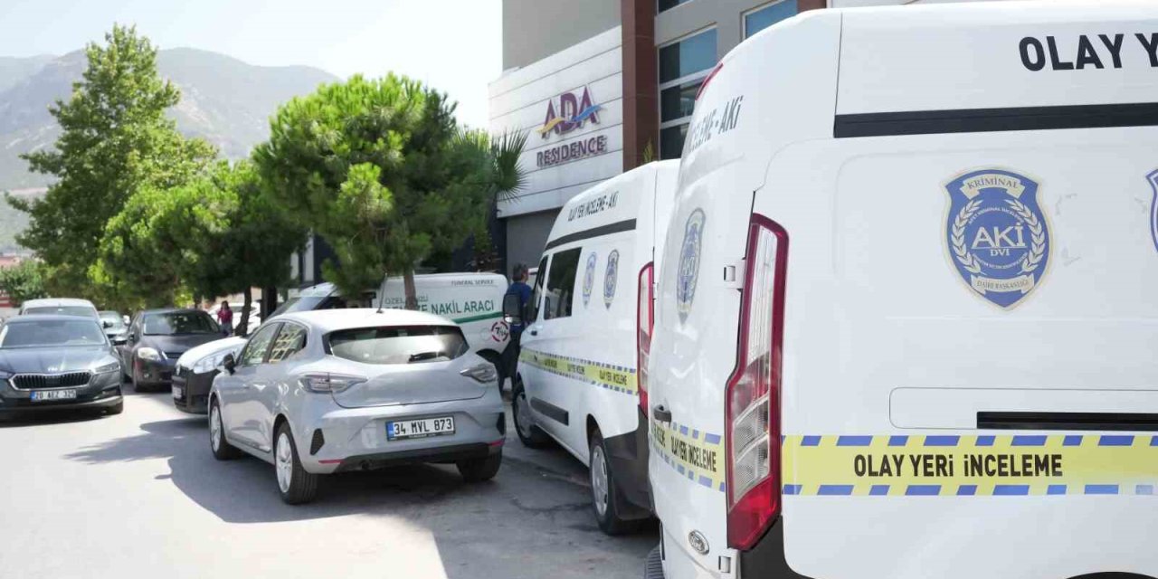 Denizli’de polis memuru kaldığı apartta ölü bulundu