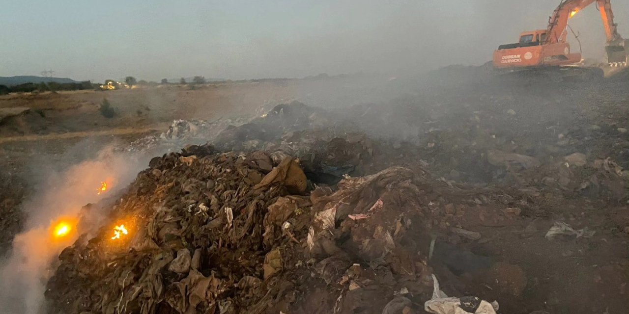 Çöplük yangını Tavas Belediyesi ve ormancıların çabaları sonucu söndürüldü