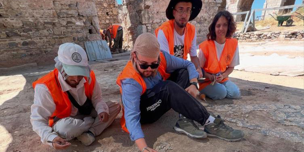Tralleis’te 29. yıla giren kazılar mozaik havuzda sürüyor
