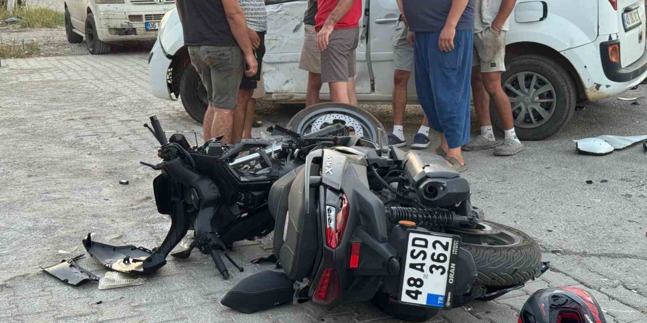 Fethiye’de motosiklet ile hafif ticari araç çarpıştı: 1 ölü