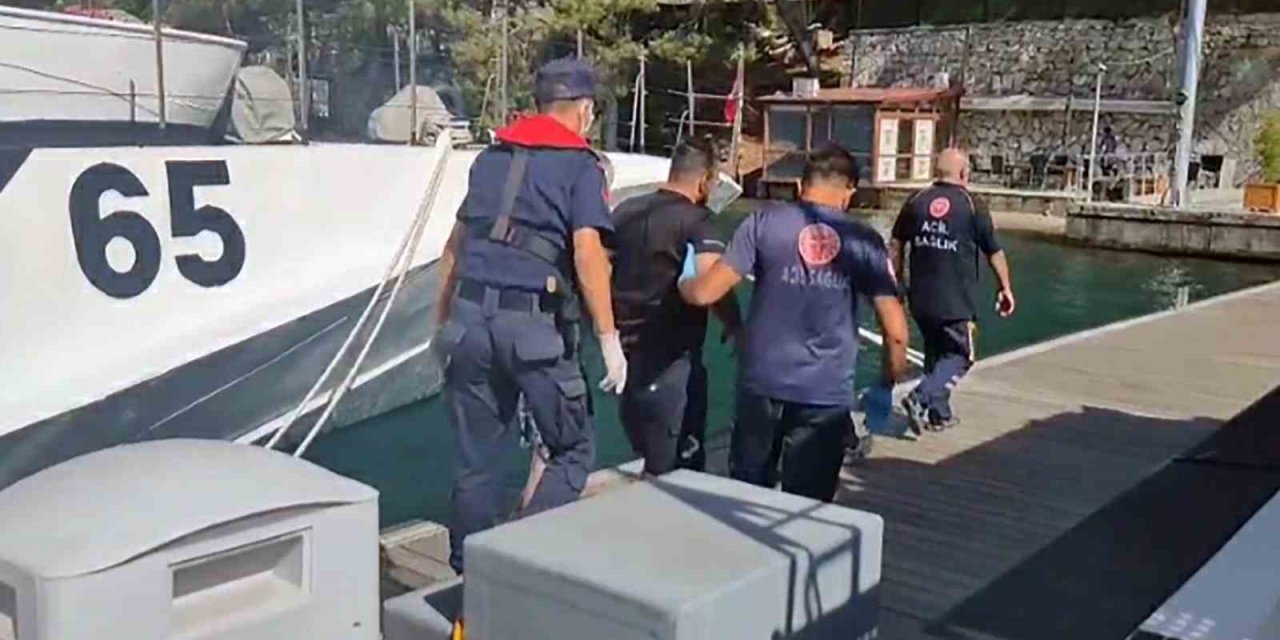 Gezi teknesinde yaralanan vatandaşa tıbbi tahliye