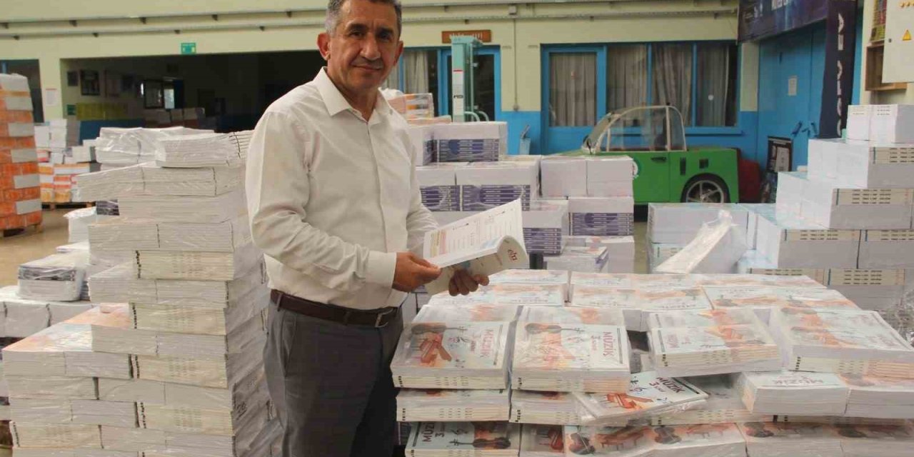 Muğla’da 262 bin 27 ücretsiz ders kitabı okullardaki yerlerini almak üzere yola çıktı