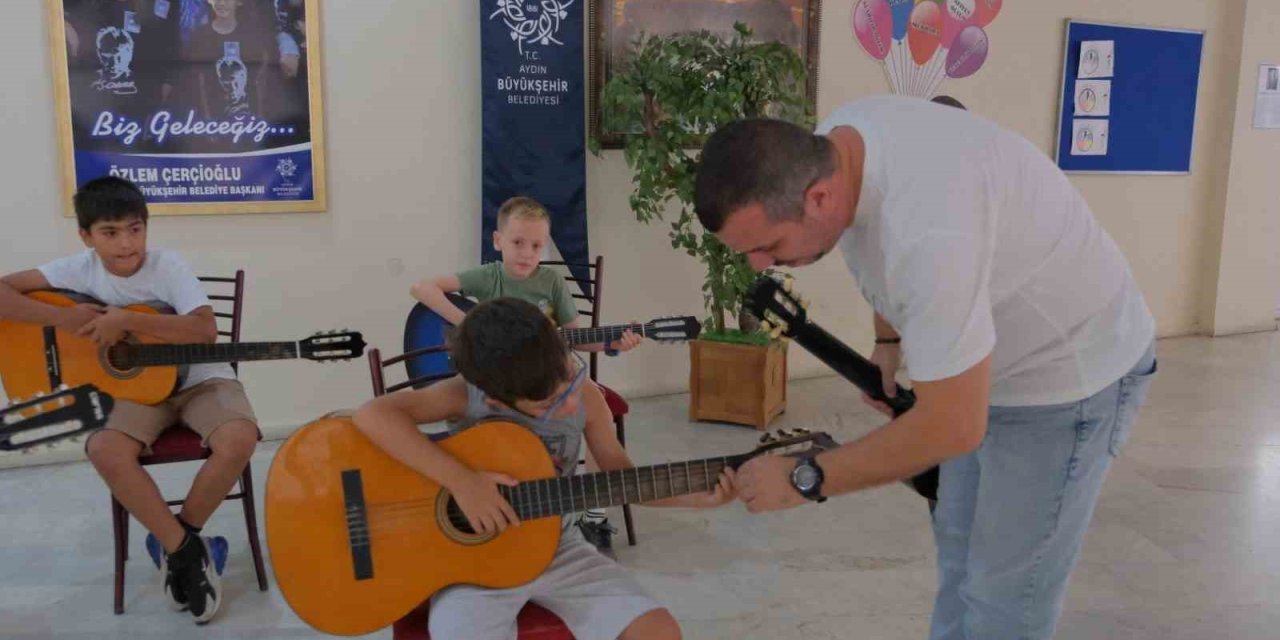 Aydınlı çocuklar yaz tatilini müzikle geçiriyor
