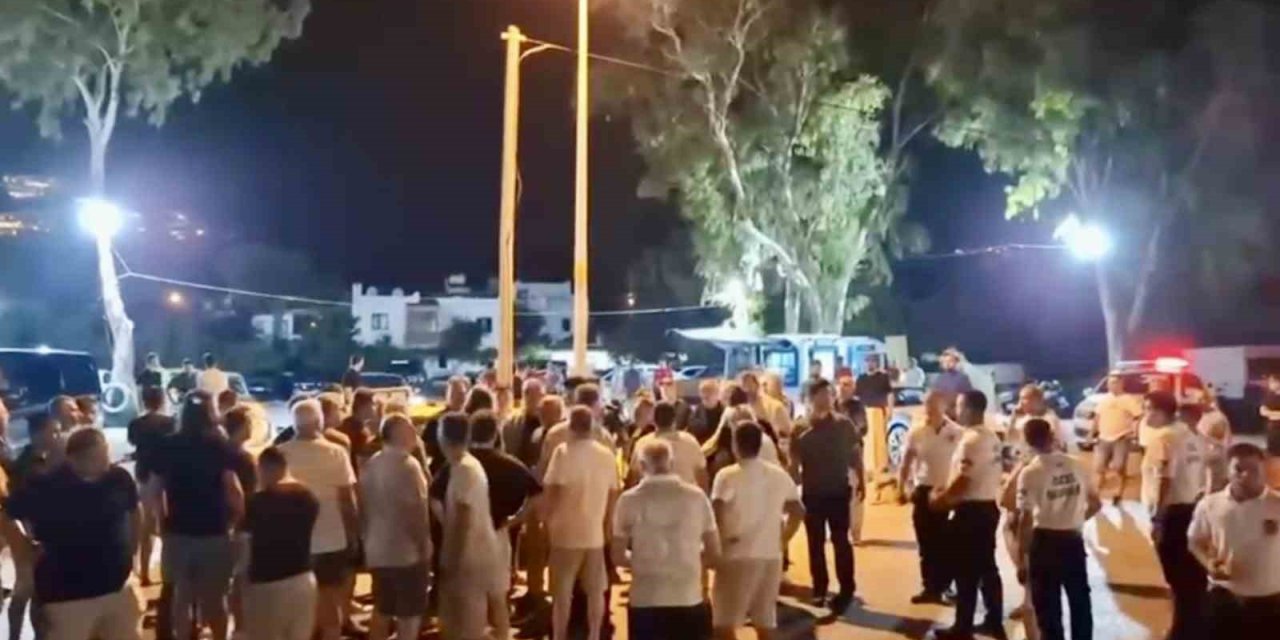 Bodrum’da taksicilerle VIP minibüsçüler birbirine girdi: 150 taksici caddeyi trafiğe kapattı