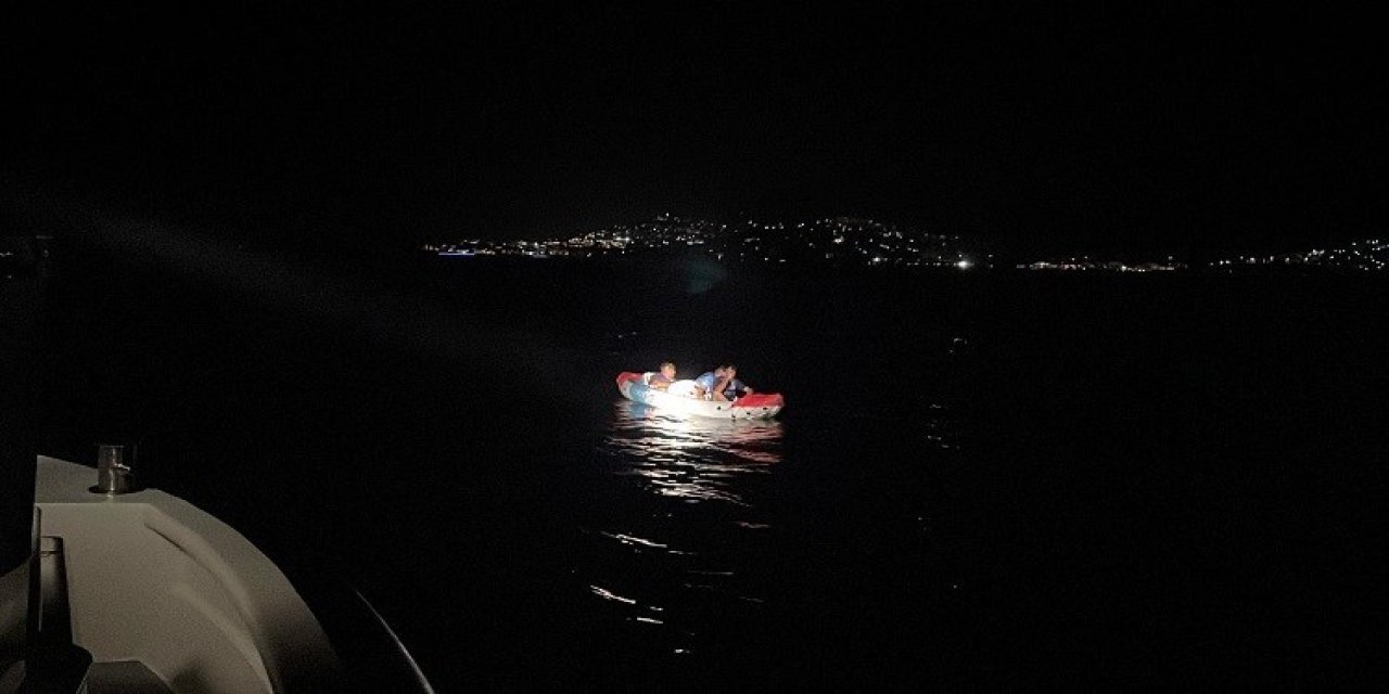 Şişme kanoda yakalandılar