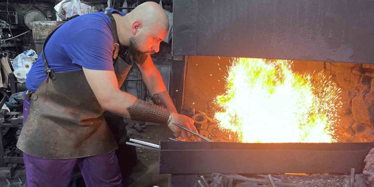 Yüksek ısıya maruz kalan ustalar ekmek mücadelesi veriyor