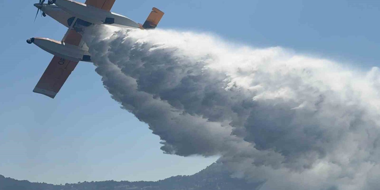 Bodrum’da uçaklardan alevlere su bombardımanı