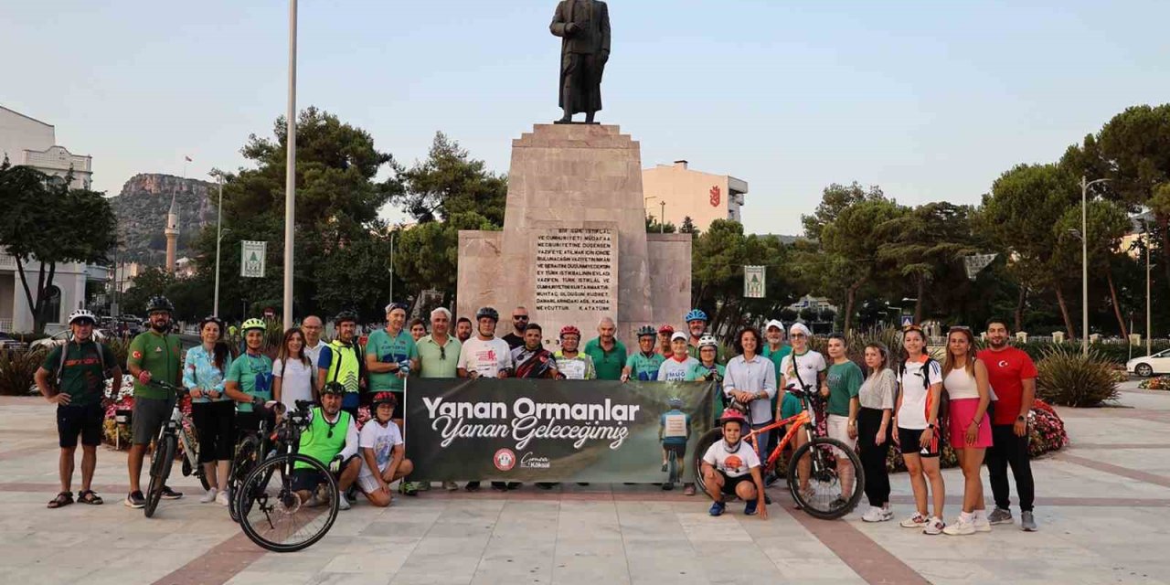 Bisikletçiler orman yangınlarına dikkat çekmek için pedalladı