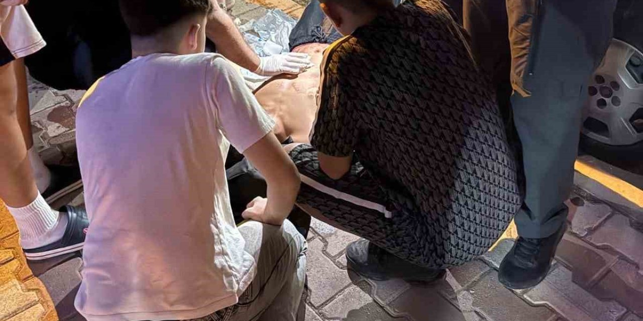 İzmir’de bıçaklı kavga: 1’i ağır 2 yaralı