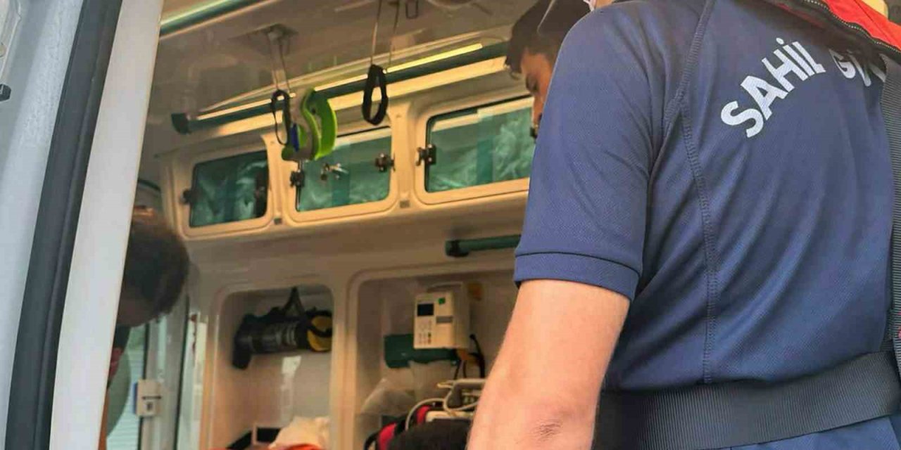 Yüzerken yaralanan vatandaşa tıbbi tahliye gerçekleştirildi