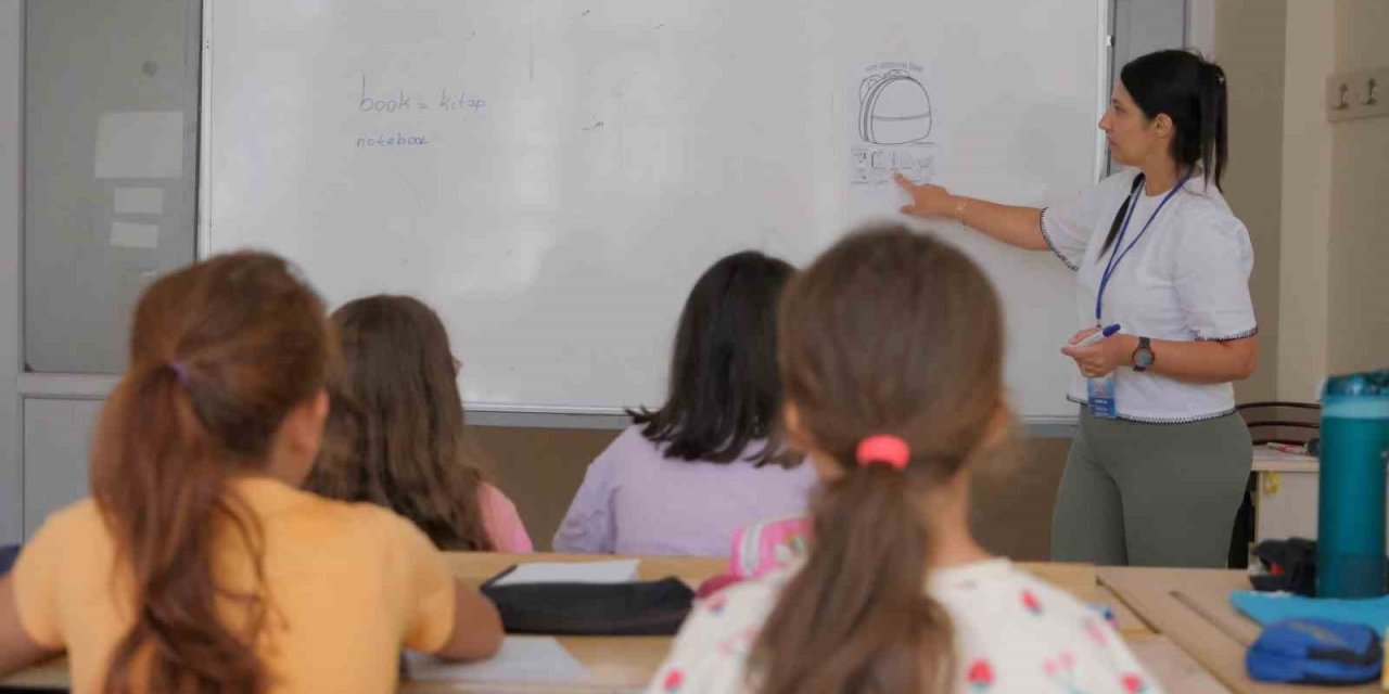 Aydınlı çocuklar yazı İngilizce öğrenerek geçiriyor