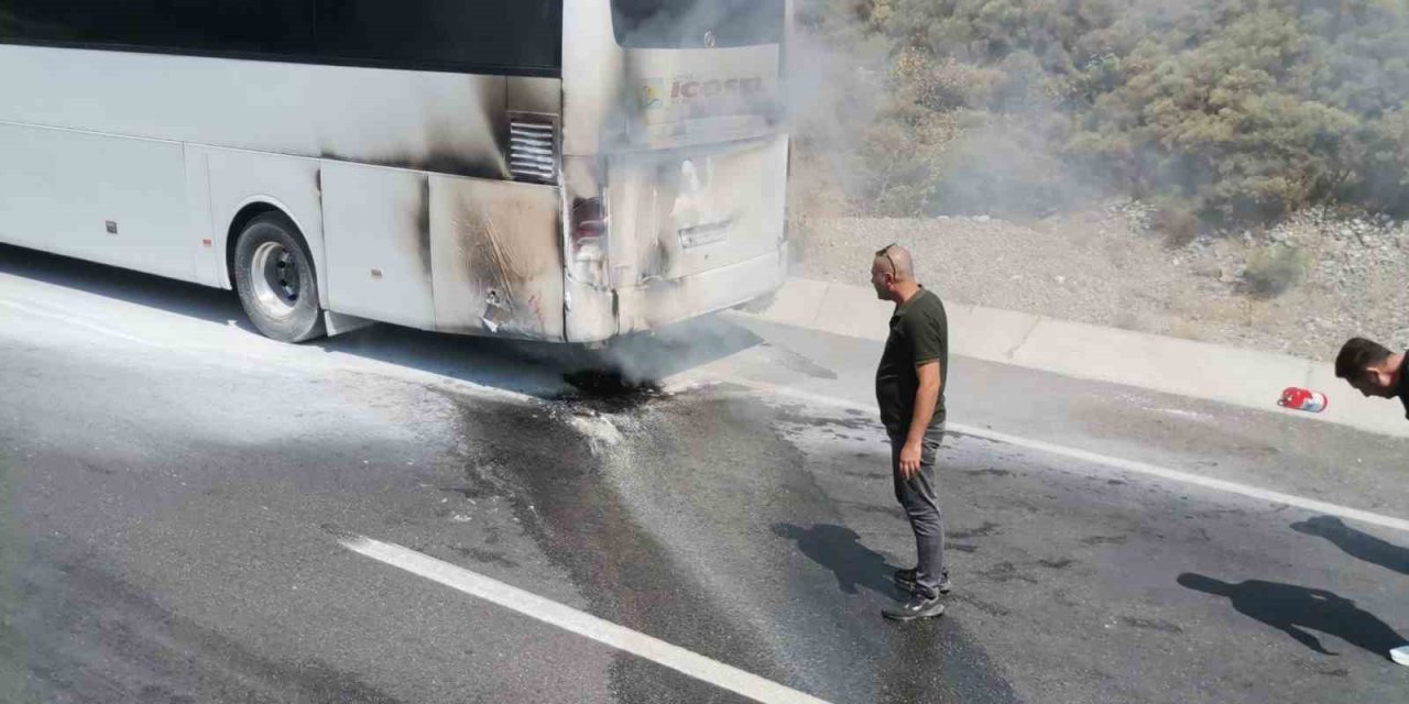 Menteşe’de yolcu otobüsünde yangın paniği