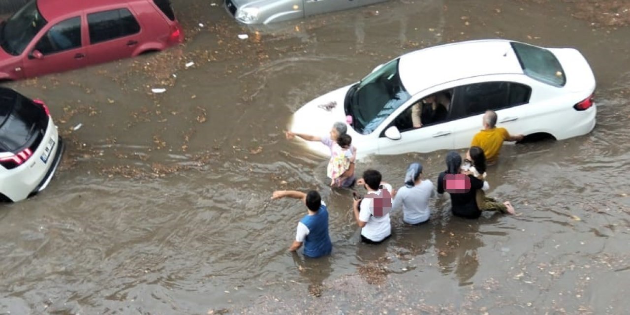 Sağanak yağış hayatı felç etti: Alt geçit göle döndü, ev ve iş yerlerini su bastı