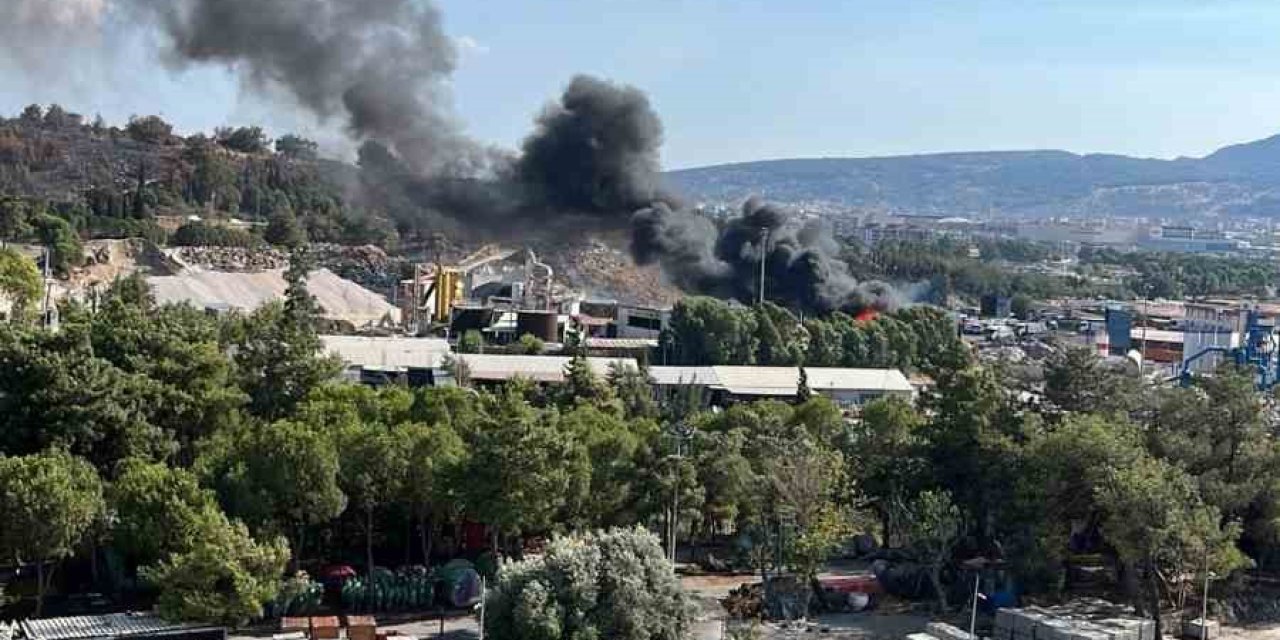 İzmir’de katı atık merkezinde yangın paniği