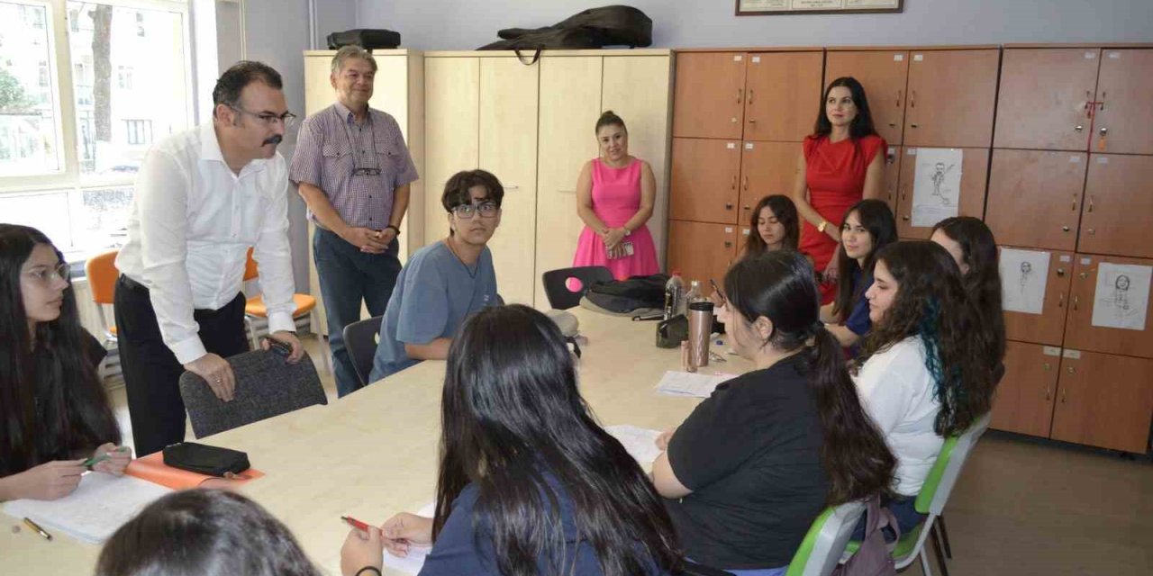 Kaymakam Ateş yaz kursuna katılan öğrenciler ile bir araya geldi