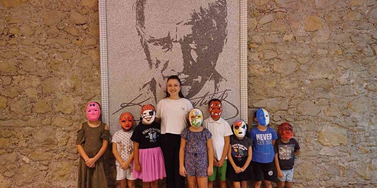 Anne ve çocuklar maske boyama atölyesinde buluştu