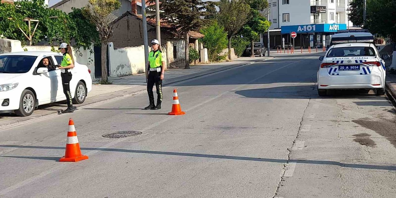 Çivril’in trafik güvenliği kadın trafikçilere emanet