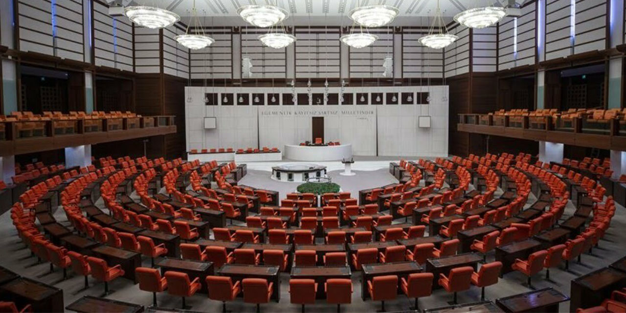 Eski bakan ve eski-yeni milletvekillerinden ortak bildiri: “Yeni anayasa girişimi TBMM’ye kara leke olur”