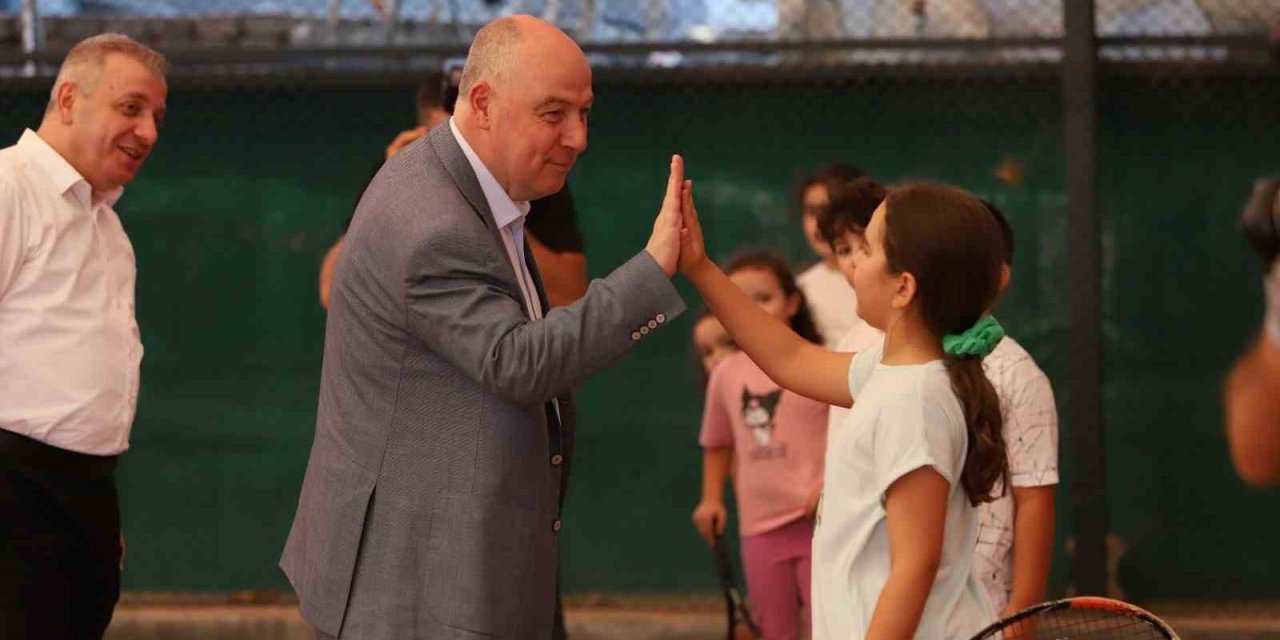 Vali Coşkun minik sporcularla bir araya geldi