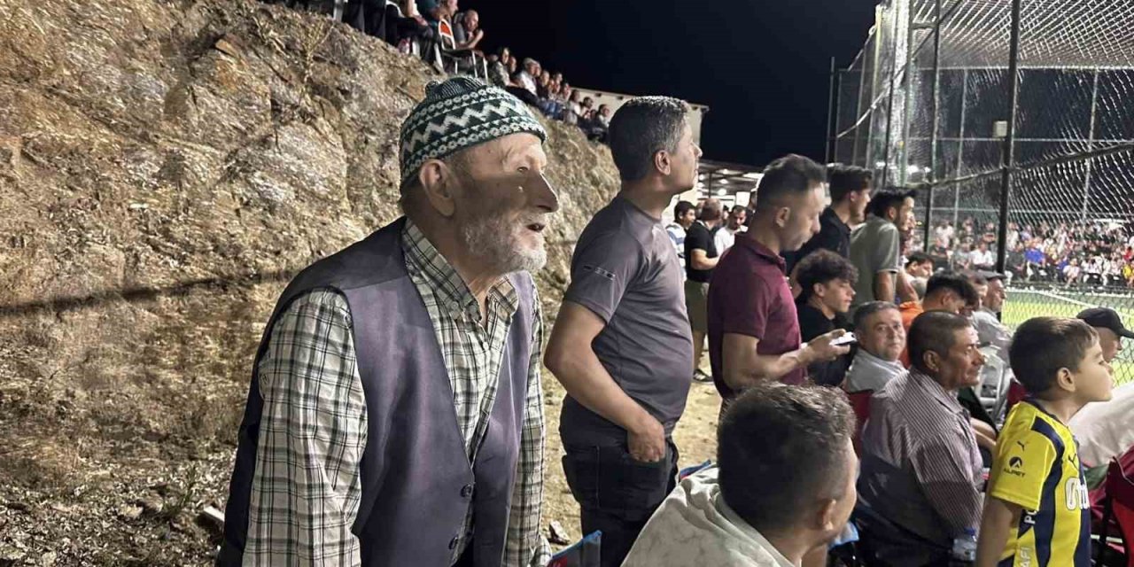 Futbol coşkusu: 7’den 70’e aynı heyecan!