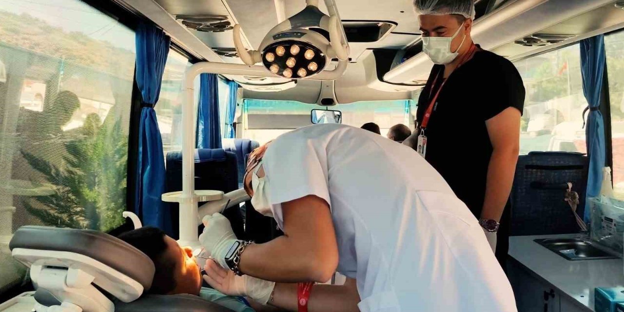 İzmir’de "İşimiz dişleriniz" projesiyle gülümseten hizmet