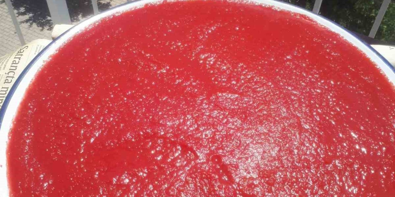 Aydın’da balkonlar kırmızıya boyandı