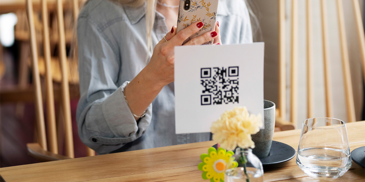 QR kod menü nedir ne işe yarar ve restoranlara ne gibi avantajlar sunar?