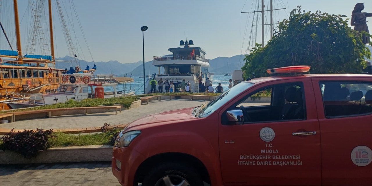 Tekneden yükselen dumanlar paniğe neden oldu