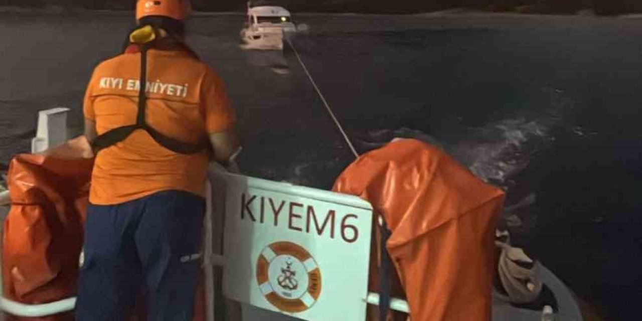 Cennet Koyu önlerinde arızalanan tekne kurtarıldı